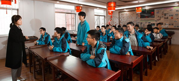 未央 分类教学，因材施教，采取“一类一方案、一人一目标”的教学方法