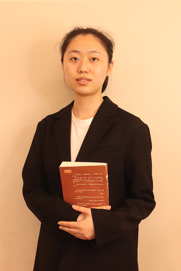 未央梁艺 本科学历，优秀班主任