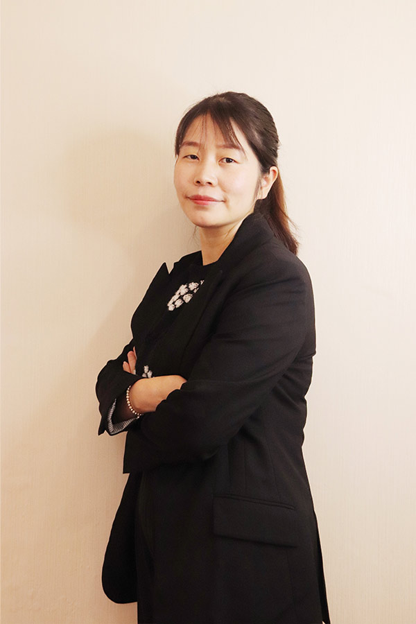 未央吕瑶 本科学历,毕业于陕西师范大学