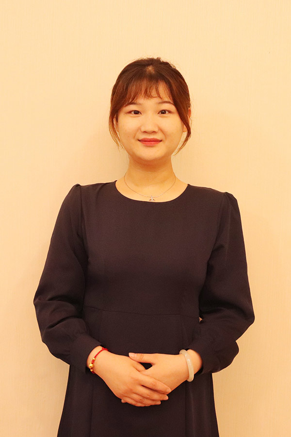 未央文哲 本科学历，优秀班主任